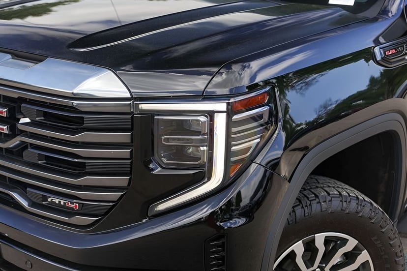 2023 GMC Sierra 1500 - Image 3