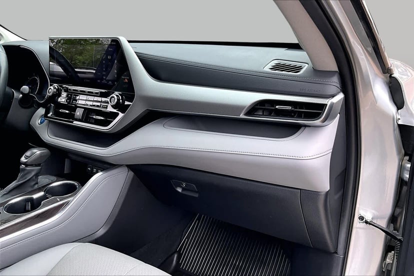 2021 Toyota Highlander - Image 19