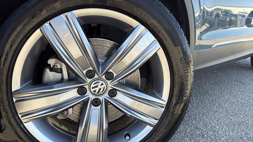 2021 Volkswagen Tiguan - Image 9