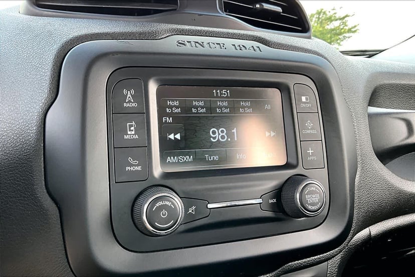 2016 Jeep Renegade - Image 36