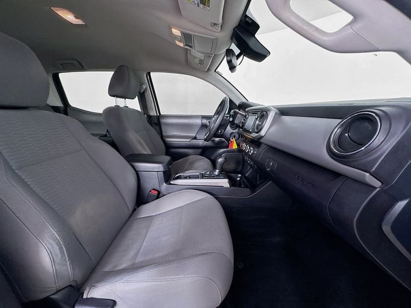 2018 Toyota Tacoma - Image 32
