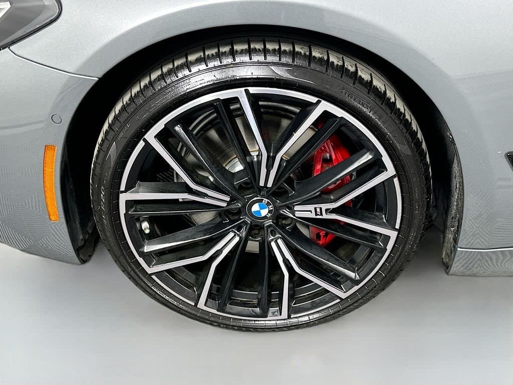 2023 BMW 5 Series - Image 32