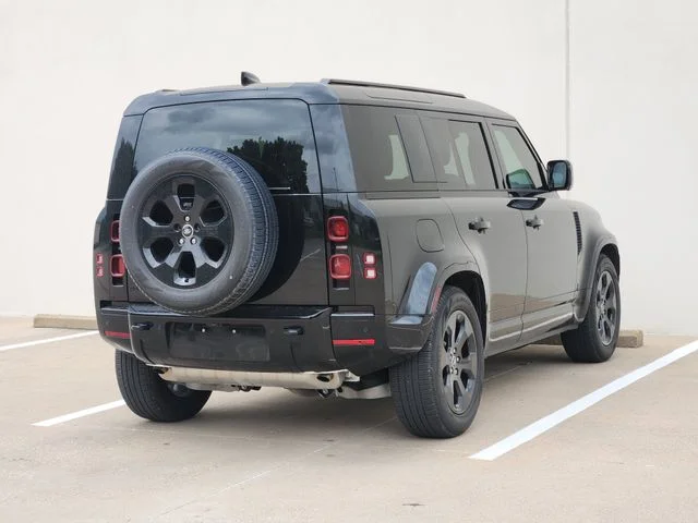 2025 Land Rover Defender 110 - Image 7