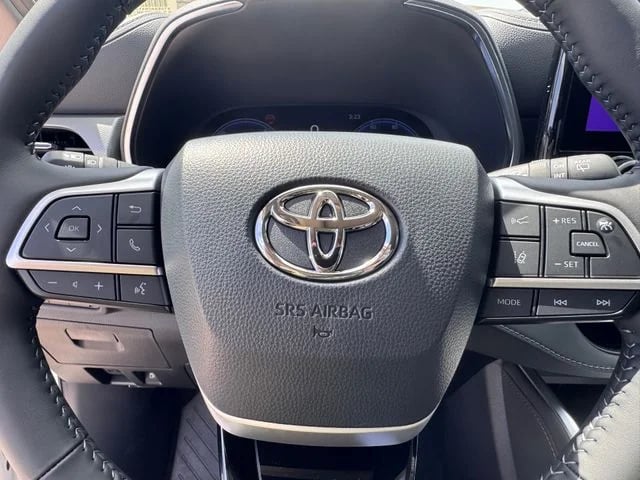 2026 Toyota Highlander Hybrid - Image 12