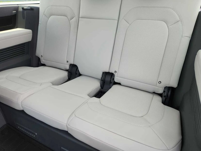 2026 LAND ROVER Defender 130 - Image 32