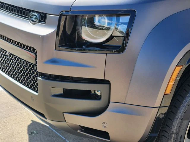 2026 Land Rover Defender 110 - Image 8