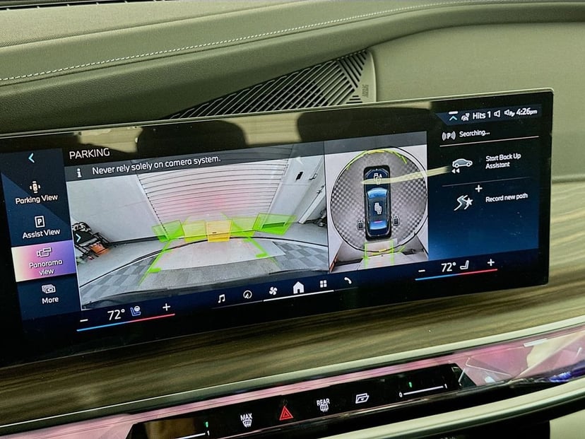 2025 BMW i7 - Image 13