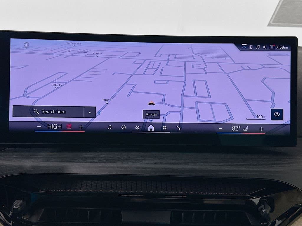 2025 BMW 4 Series - Image 13