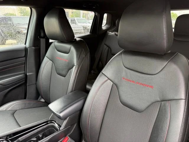 2025 Jeep Compass - Image 14