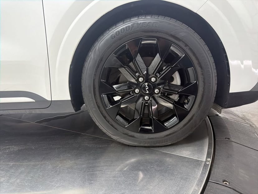 2023 Kia Carnival - Image 9