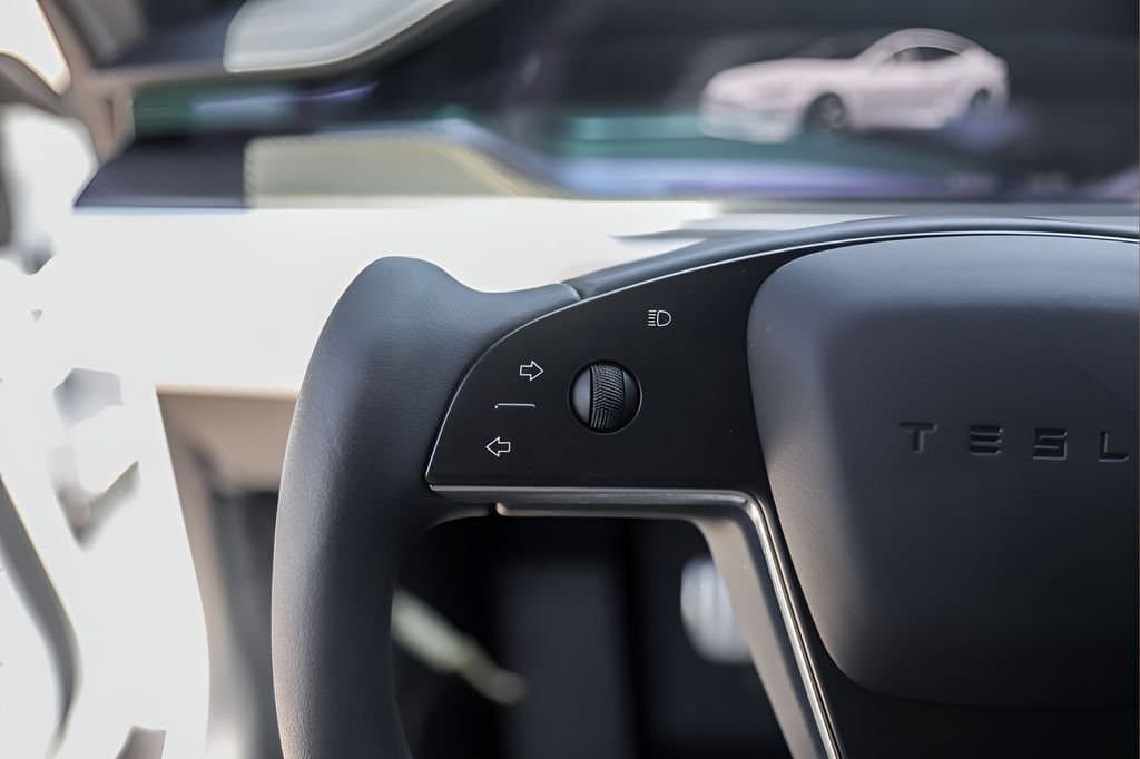 2022 Tesla Model S - Image 11