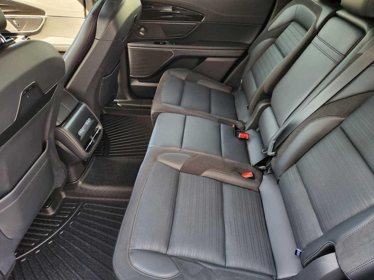 2025 Lincoln Nautilus - Image 28