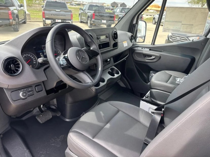 2025 Mercedes-Benz Sprinter 2500 - Image 5