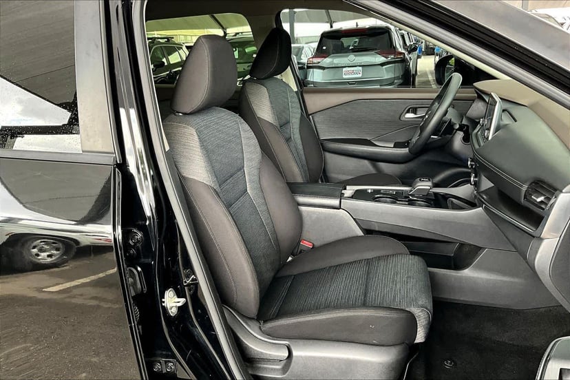 2023 Nissan Rogue - Image 9