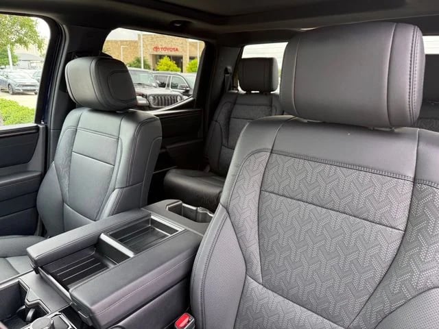 2025 Toyota Tundra - Image 12