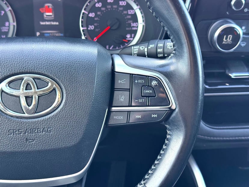 2022 Toyota Highlander - Image 23