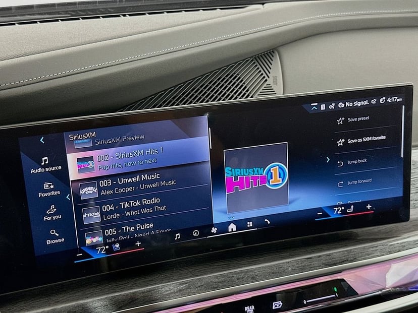 2025 BMW i7 - Image 11