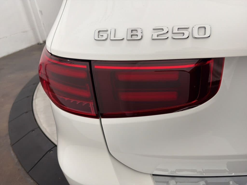 2026 MERCEDES-BENZ GLB - Image 12