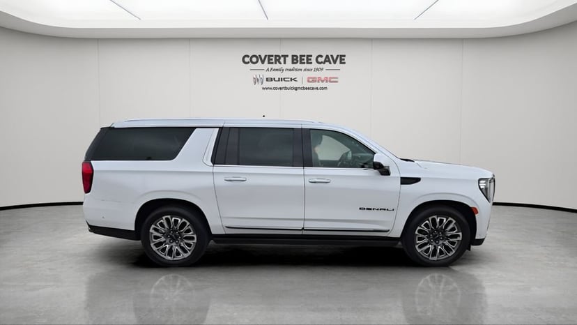 2023 GMC Yukon XL - Image 11