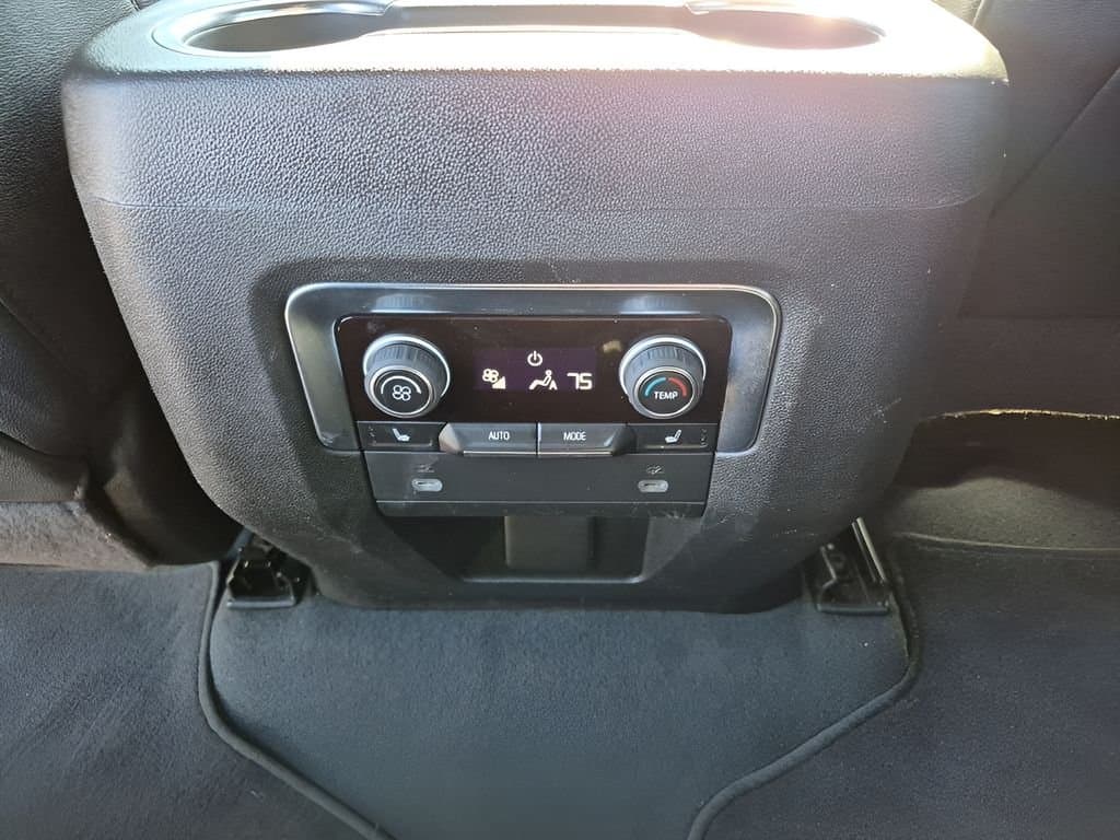 2022 Chevrolet Suburban - Image 21