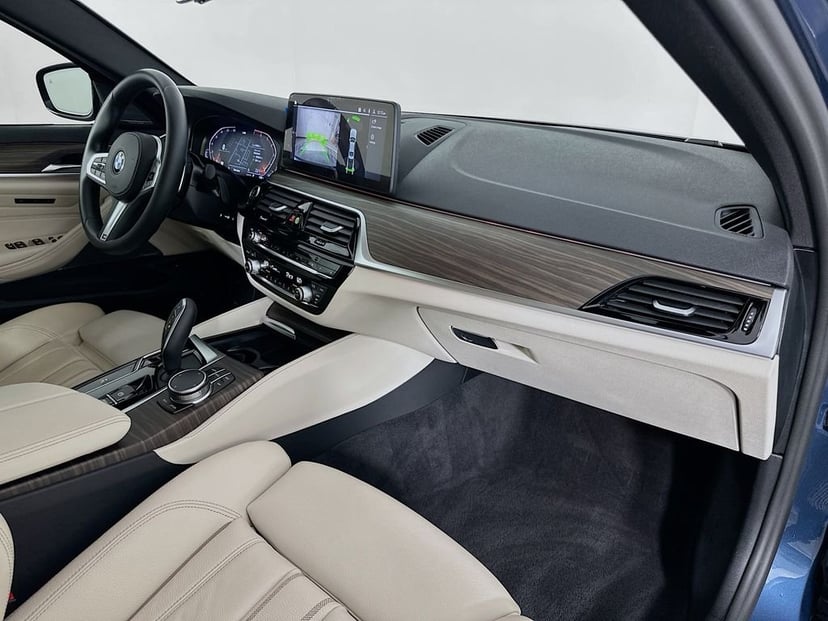 2023 BMW 5 Series - Image 30