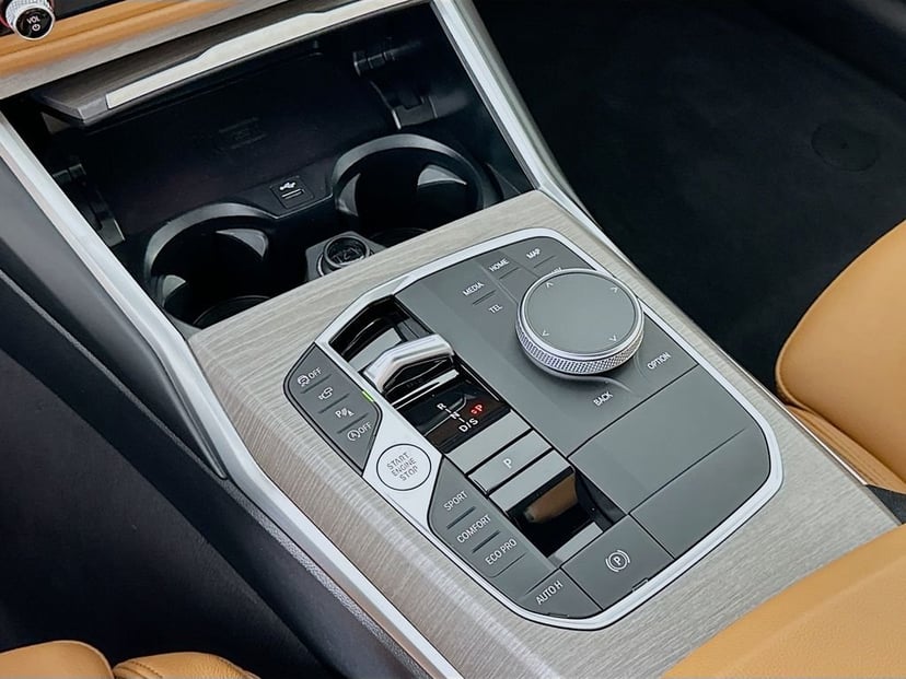 2025 BMW 4 Series - Image 17