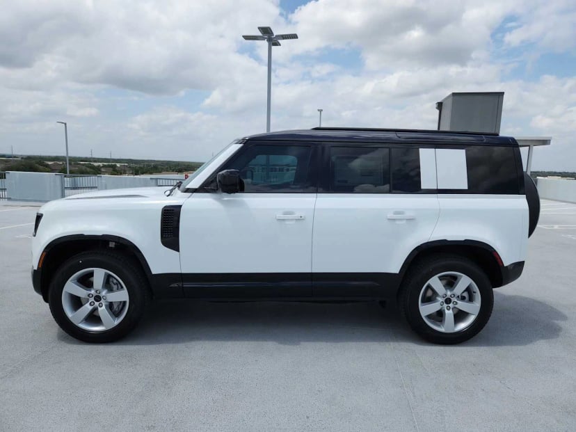 2026 LAND ROVER Defender 110 - Image 4