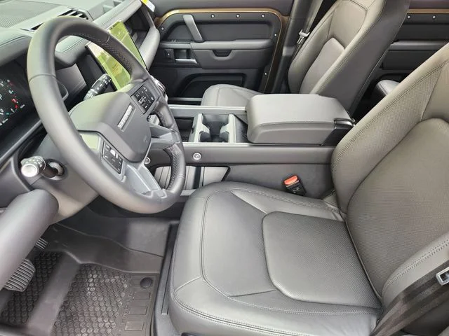 2026 Land Rover Defender 110 - Image 9