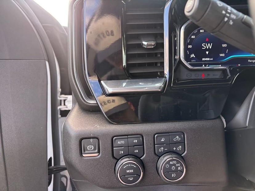 2025 Chevrolet Silverado 1500 - Image 19