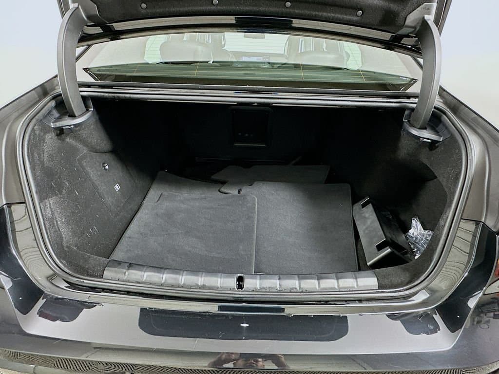 2025 BMW 7 Series - Image 26