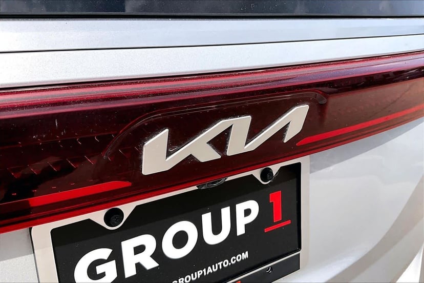 2023 Kia Carnival - Image 10