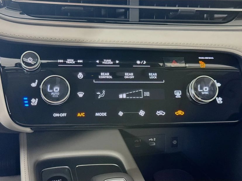 2027 INFINITI QX60 - Image 18