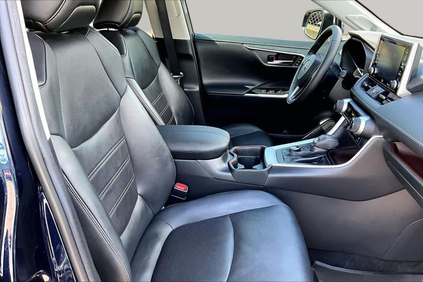 2020 Toyota RAV4 Hybrid - Image 11