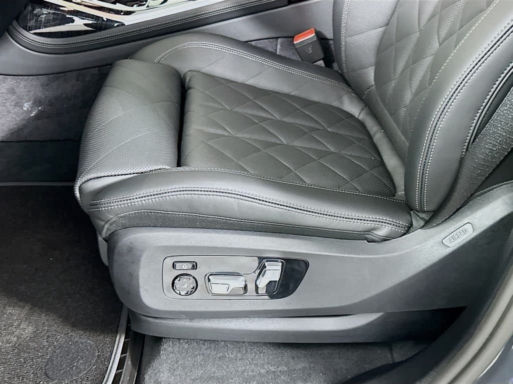 2026 BMW X7 - Image 21