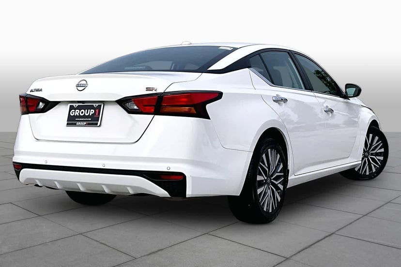 2025 Nissan Altima - Image 13