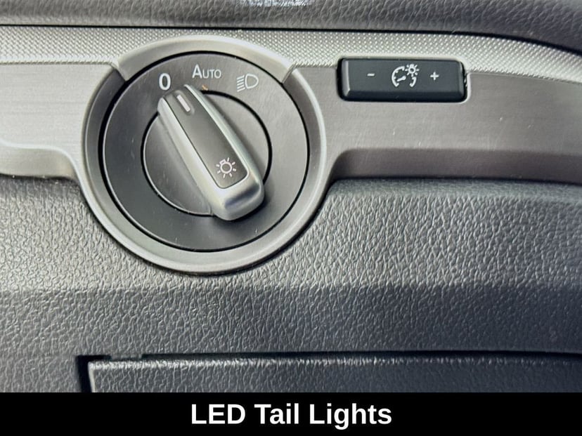 2017 Volkswagen Passat - Image 11