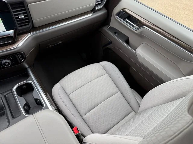 2025 Chevrolet Silverado 1500 - Image 23