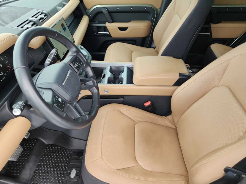 2025 Land Rover Defender - Image 12