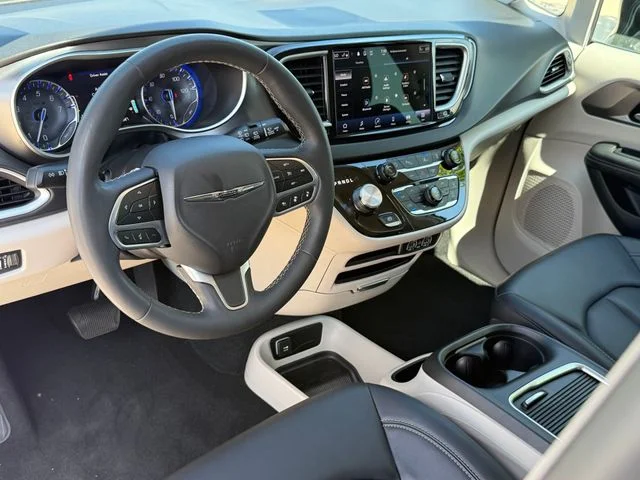 2024 Chrysler Pacifica - Image 8