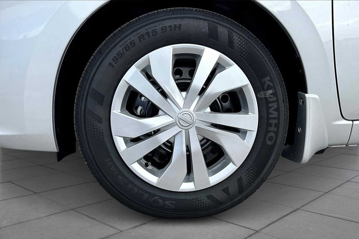 2025 Nissan Versa - Image 9