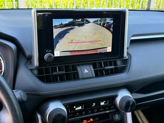 2025 Toyota RAV4 - Image 17