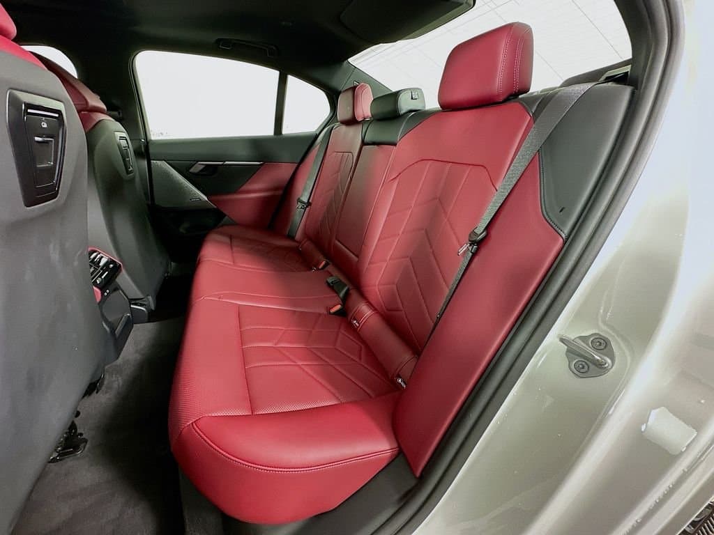 2025 BMW 5 Series - Image 25