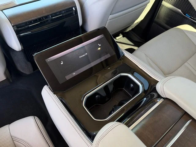 2023 Jeep Grand Wagoneer - Image 28