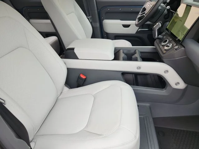 2026 Land Rover Defender 110 - Image 10