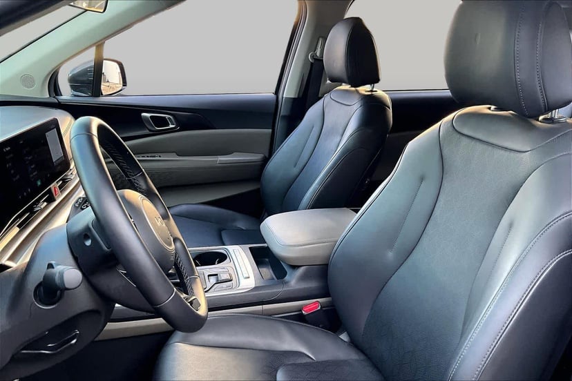 2025 Kia Carnival - Image 8
