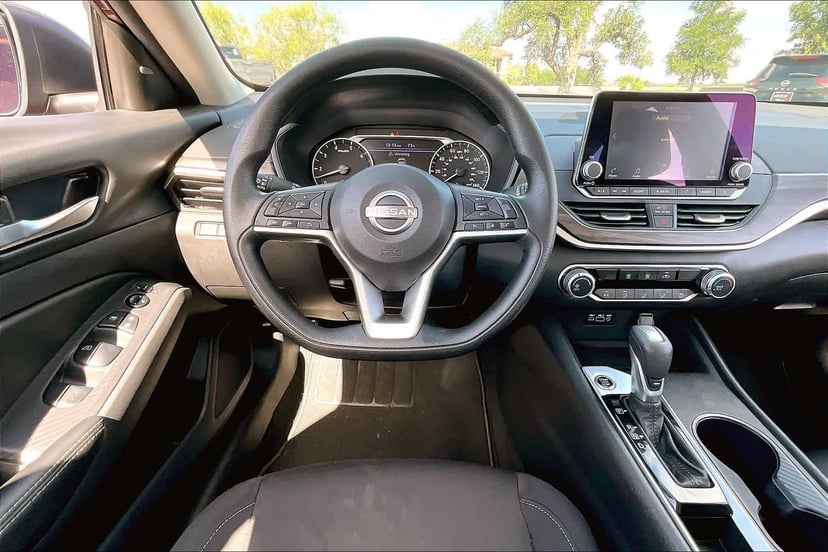2025 Nissan Altima - Image 6
