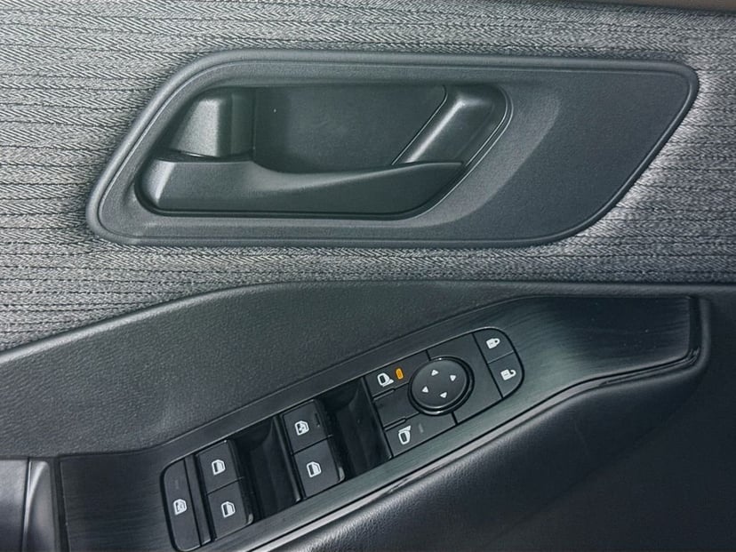 2023 Nissan Rogue - Image 21