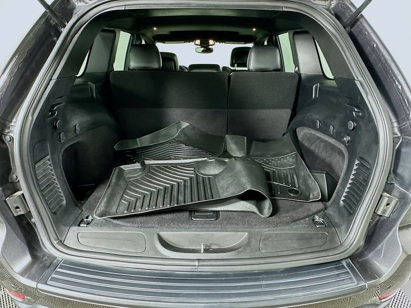 2017 Jeep Grand Cherokee - Image 26