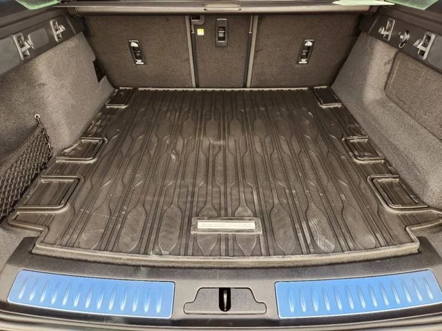 2025 Land Rover Range Rover Velar - Image 30