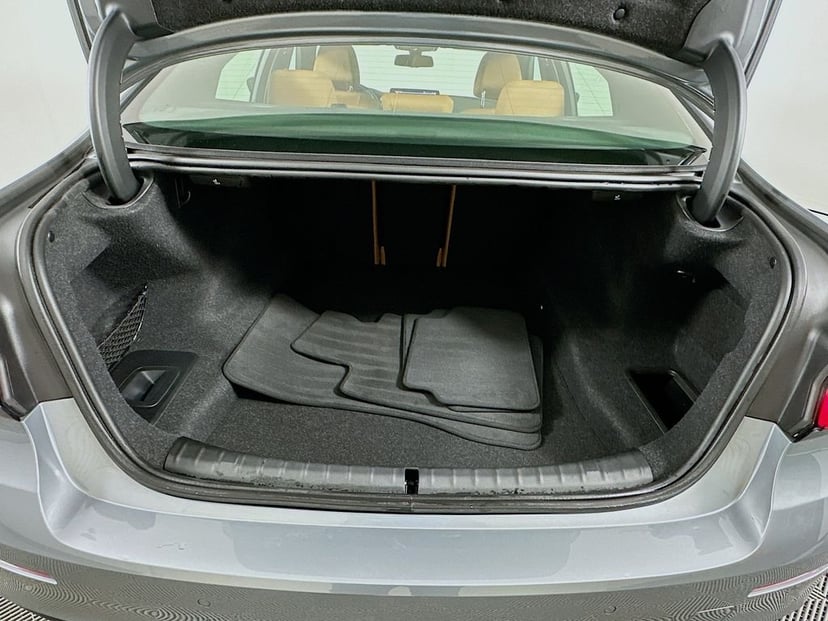 2023 BMW 5 Series - Image 27
